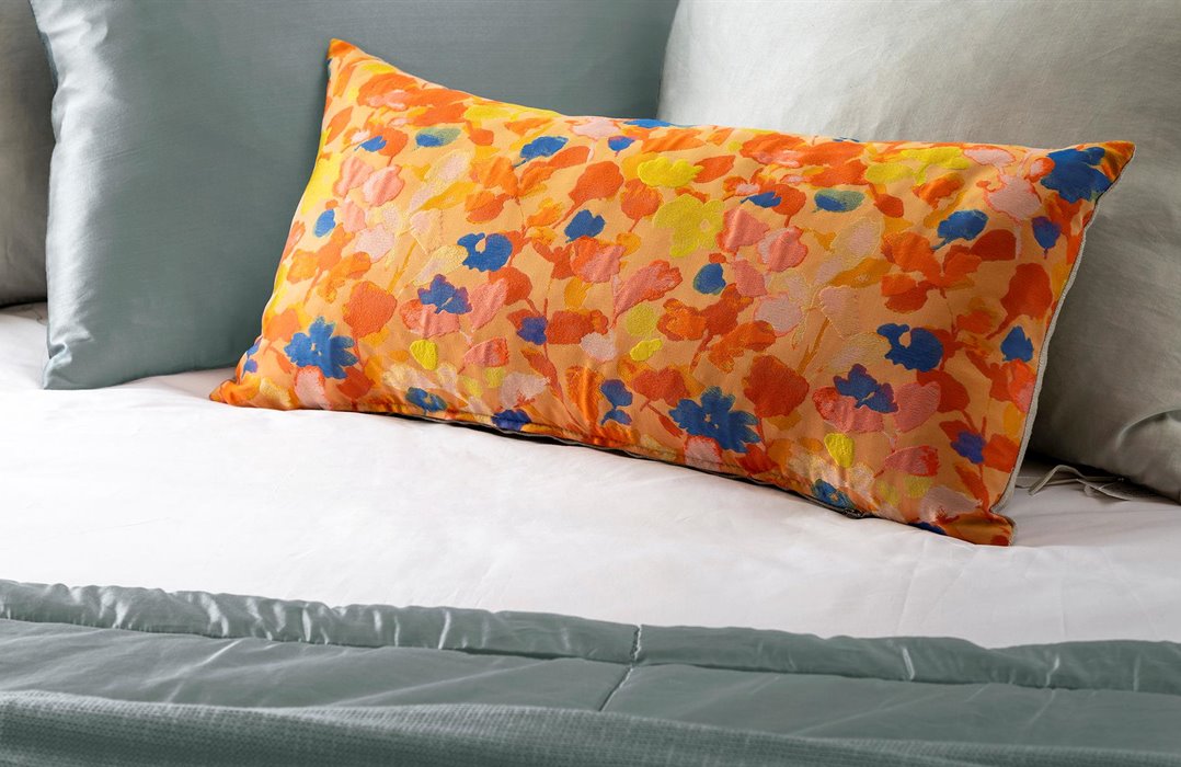 Mrs.Me home couture - cushion Petal Orange detail1 WEBS